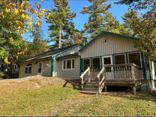 Lucerne-in-Maine Casa | Cozy Log Home across from Phillips Lake-Four Season Fun
