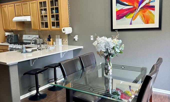 Commerce City Casa | 10-min-to-DIA Townhouse para hasta 6 personas