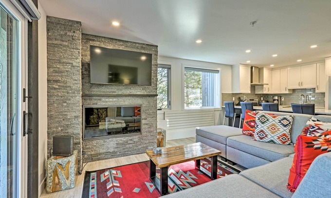 Snowmass Village Condominio | Cozy-Luxe Colorado Condo Next to Base Village