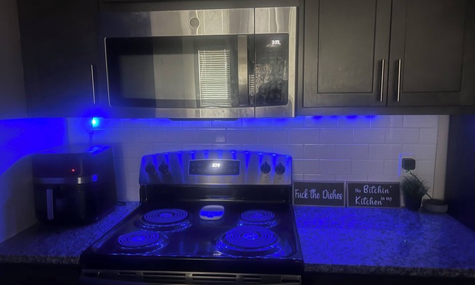 Kannapolis Apartamento | Cozy & Luxurious 1BD Apartment in Kannapolis with WiFi, AC,Pool 10 mins from CLT