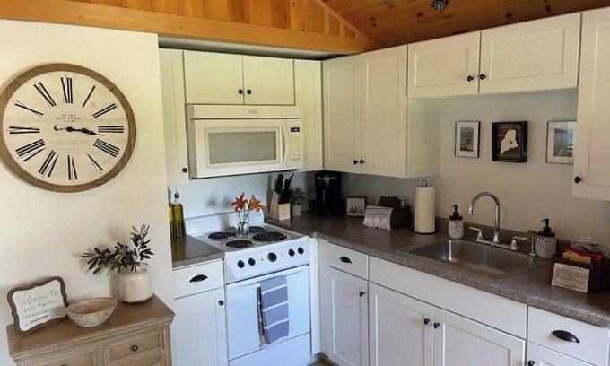 Hampden Cabina | Cozy MaineStay Cottage #1 Hampden/Bangor