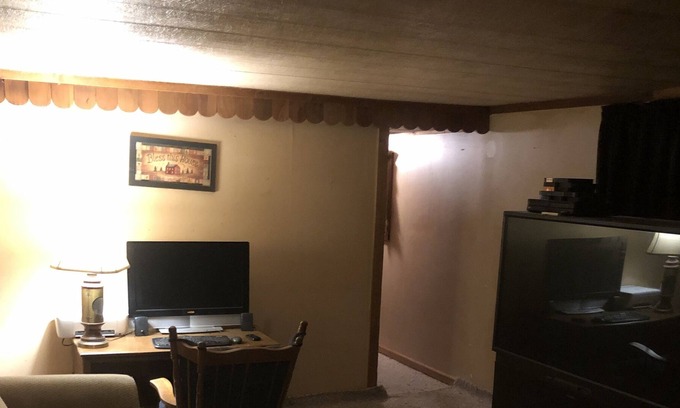 Whittaker Casa | Cozy Manufactured Home with lake and public pool