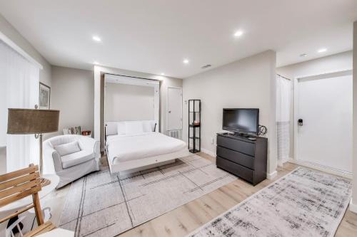 Marina District Apartamento | Cozy Marina Studio W Murphy Bed & Garden Oasis