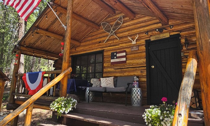 Mazama Cabina | Cozy Mazama cabin nestled in the woods in the North Cascade Pet Friendly!