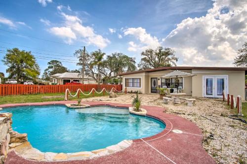 Tropic Casa | Cozy Melbourne Home with Deck and Pool 5 Mi to Beach!