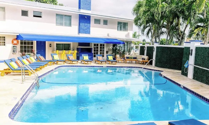 Lauderdale Harbours Apartamento | Cozy Micro-Studio w/ Kitchenette, Pool, & Parking