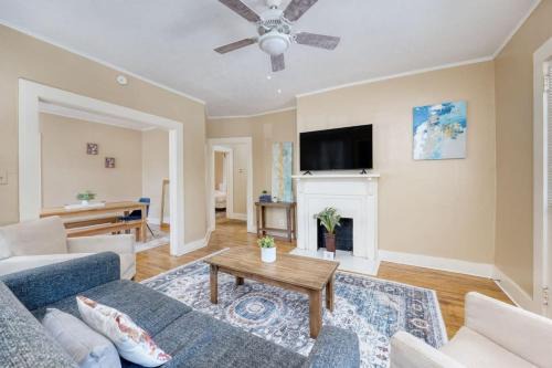 Columbus Casa | Cozy Midtown Nook- 5mins to Lake Bottom Park, 10mins to Downtown!
