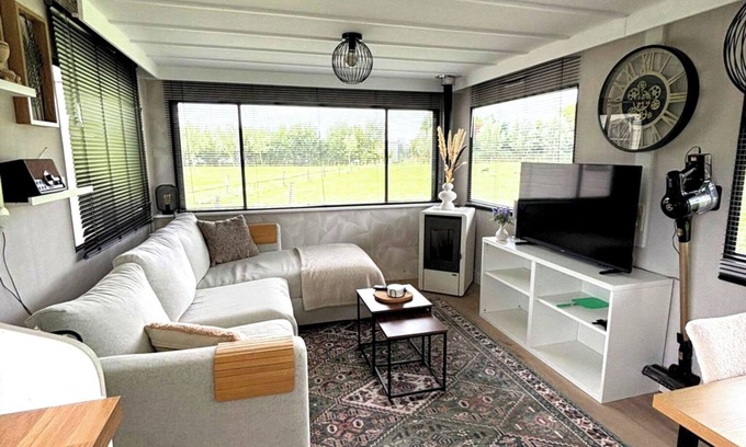 Municipality of Heerhugowaard Chalet De Esquí | Cozy mobile home near the beach & charming towns