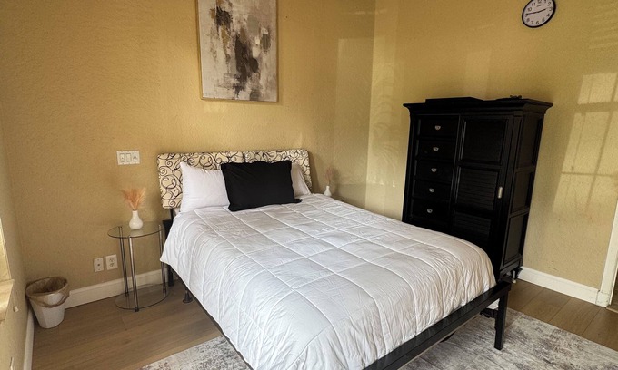 Greenacres Casa | Cozy & Modern 1-bedroom/1-bathroom with Private Entrance in West Palm Beach