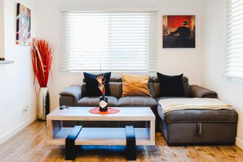 Wilshire Apartamento | Cozy Modern 1-Bedroom in Koreatown, Near Hollywood Attractions