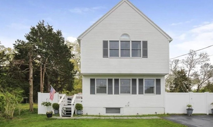 Kingston Casa | Cozy Modern 2BR Near Grays Beach
