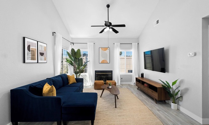 North Valley Casa | Cozy Modern 2BR Oceanside Home for Mid-term Stay