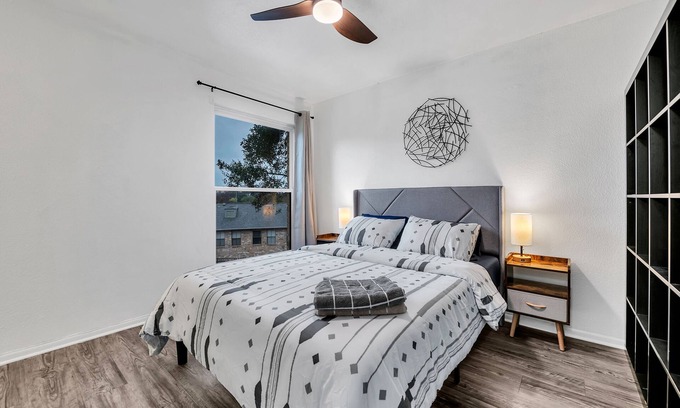 East Riverside - Oltorf Condominio | Cozy Modern 2BR Retreat ATX Downtown, Mins away to Prime Locations Airport