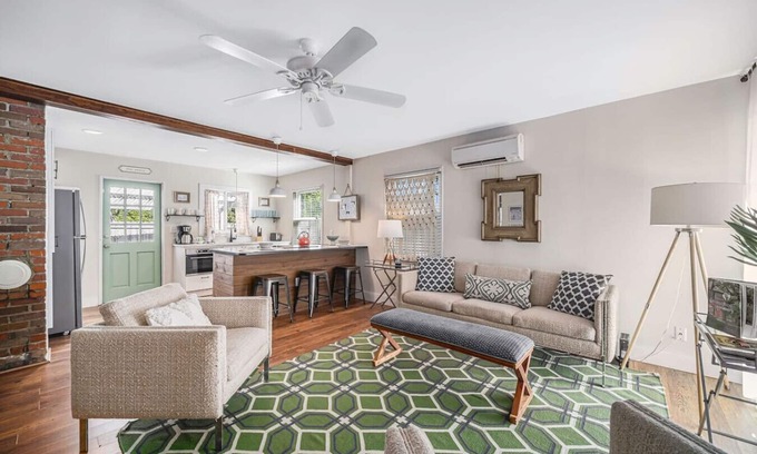 Mount Pleasant Casa | Cozy, Modern 2br/1ba Shem Creek Getaway, HOT TUB!
