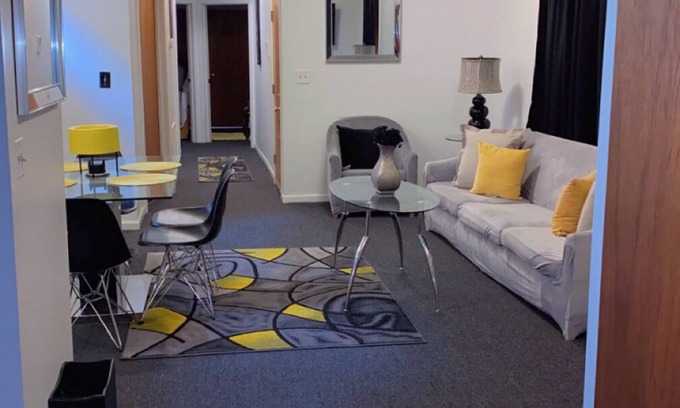 Lawndale Apartamento | Cozy Modern -3BRS and 2BAS located10mins from Downtown Chicago