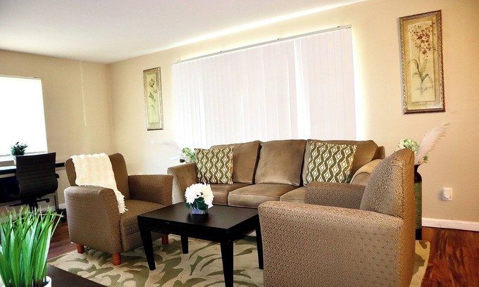 Dayton Apartamento | Cozy Modern and chic 3-bed parking & 2 bath King beds10 min downtown Dayton ❤️