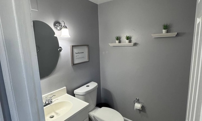 Marlton Casa | Cozy, modern charming 3-bedroom townhome close to Rt 73, Rt 70, I 95 and I 295