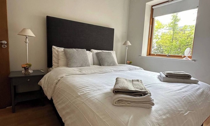 North Wall Apartamento | Cozy Modern Flat w Garden View in Dublin Central