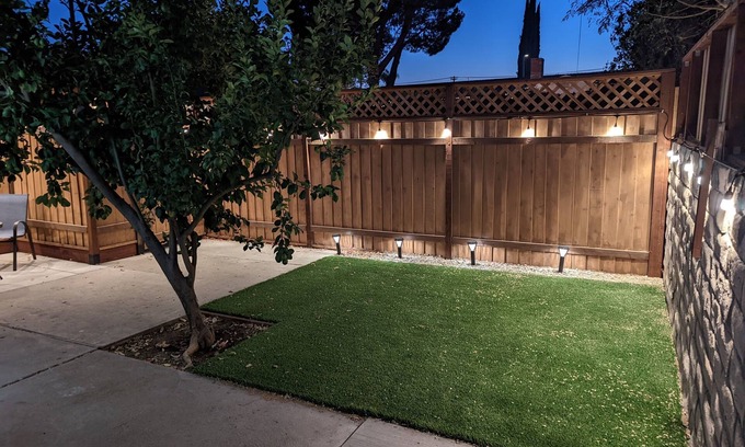 West Hills Casa | Cozy / Modern Guest Suite + Private Backyard in LA