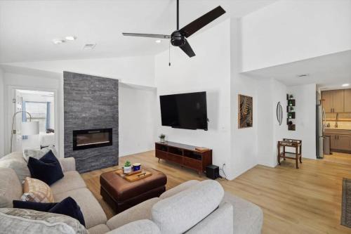 Old East Dallas Casa | Cozy & Modern Home in Heart of Dallas