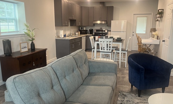 Northwest Pensacola Casa | Cozy modern house near interstate, amusement parks, hospital, 20 min from beach