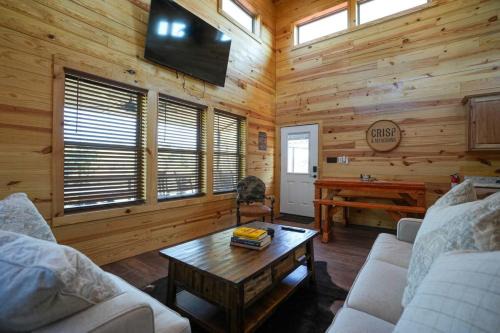 Bridgeport Casa | Cozy Modern Lux Cabin Hot Tub FirePit Games