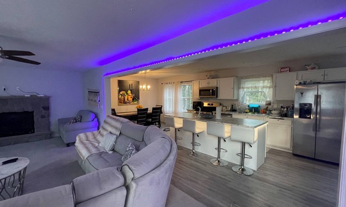 Pocono Summit Casa | Cozy & Modern Pocono Escape – Near Lakes, Fireplace & Game Night Ready!