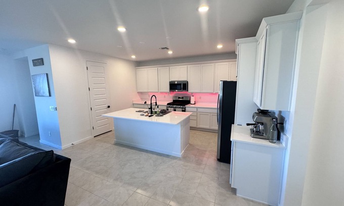 Buckeye Casa | Cozy & Modern single family 4 bedroom , 3 bathroom house with 2,070 square feet.