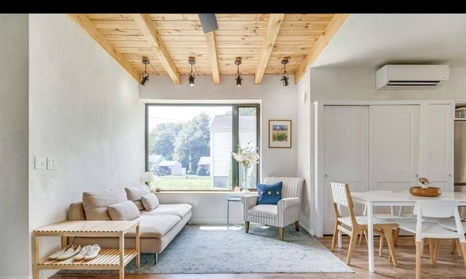 Florence Casa | Cozy modern solar hideaway on the bike path!