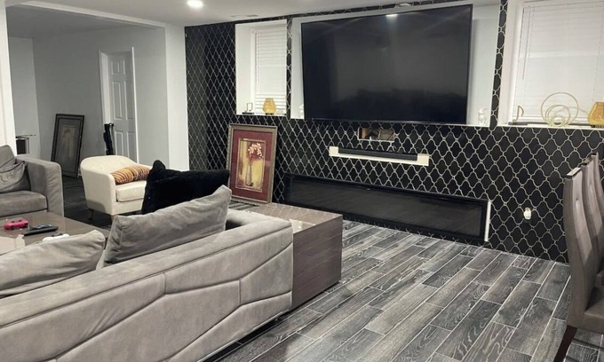 Lawrenceville Apartamento | Cozy Modern studio in the suburb of lawrencville, Beautiful seren space.