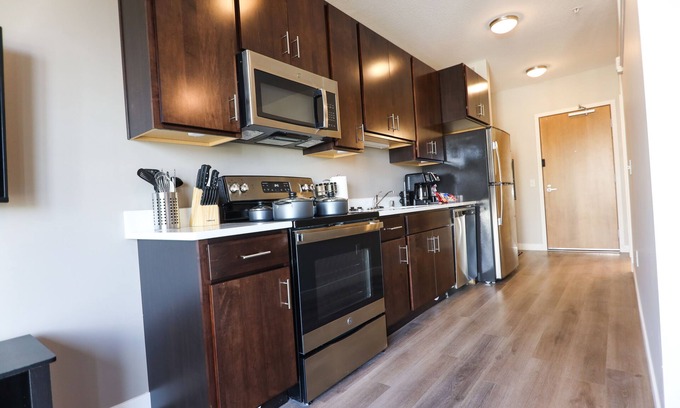 Union Park Apartamento | Cozy modern studio apartment with work out room, underground parking, and W/D