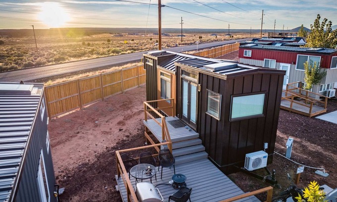 Apple Valley Apartamento | Cozy modern tiny home near ZION & private deck