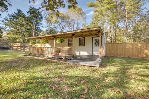 Montgomery Casa | Cozy Montgomery Cottage with Porch, Near Lake Conroe