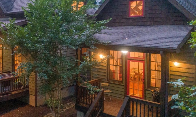 Almond Condominio | Cozy Mountain Getaway - Stunning Views - Close to Fontana Lake and Bryson City
