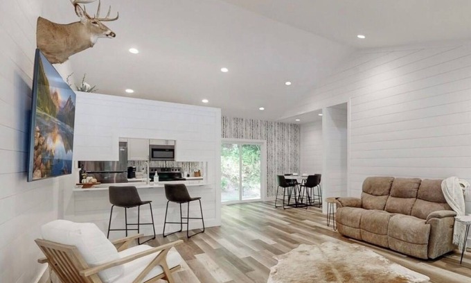 Highlands Casa | Cozy Mountain Hideaway, Next to Hiking Trails & Waterfalls!