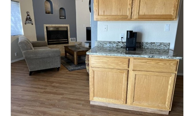 Zuzax Casa | Cozy Mountain Home 2 Bedroom with Fireplace 20 min to Albuquerque