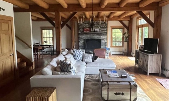Charlemont Casa | Cozy Mountain Home Vacation Getaway!