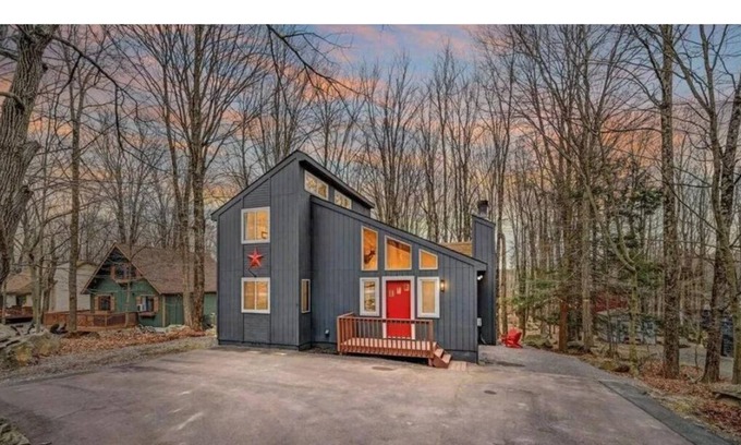 Hamlin Chalet De Esquí | Cozy Mountain/Lake House - 3BR, Walking Distance to Lake, Pool, and Ski Hill