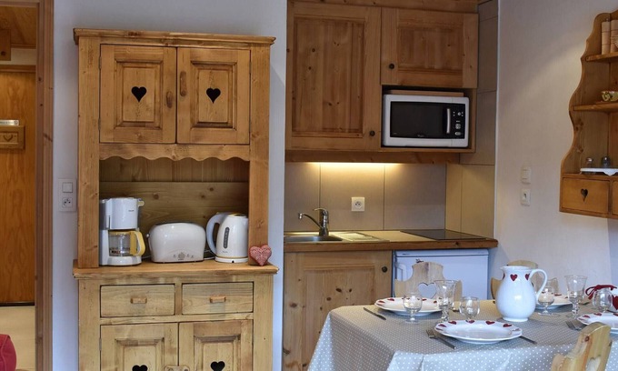 Meribel Centre Apartamento | Estudio para 4 personas con balcón y cocina equipada en Méribel, cerca de comercios y servicios