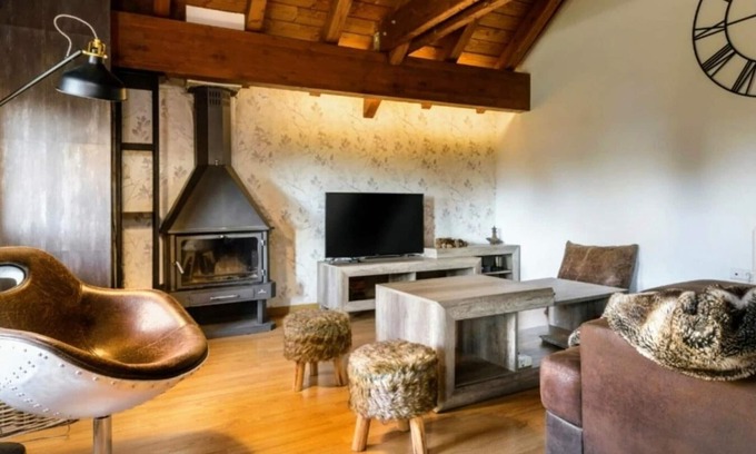 Jaca Apartamento | Casa rústica en Guasillo con chimenea, 2 dormitorios y naturaleza cercana