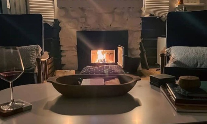 Smallwood Cabina | Cozy Mountain Top Cabin: Sauna, Fireplace Kayak & SUPs