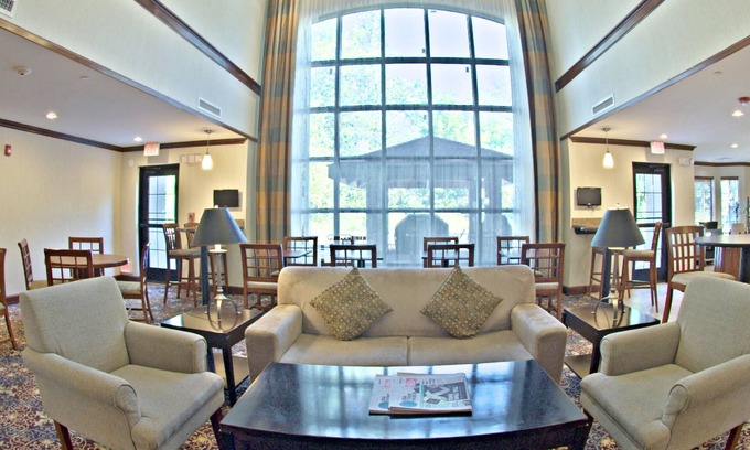 East Stroudsburg Condominio | Cozy Mountain Retreat in the Heart of the Poconos