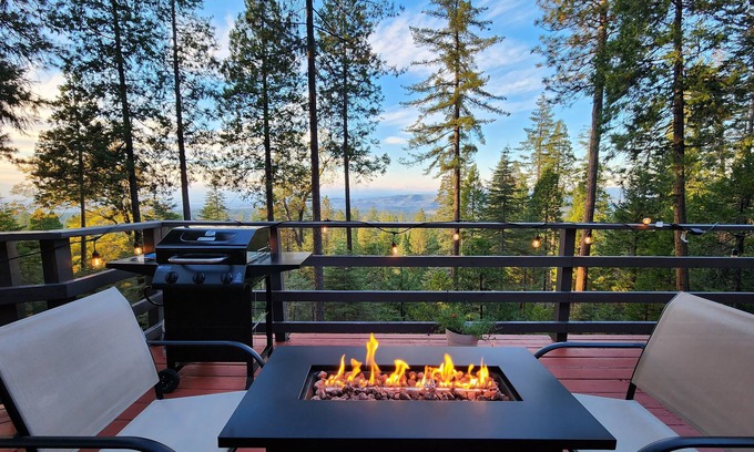 Shingletown Cabina | Cozy Mountain View Cabin on a private road near Lassen Park and Burney Falls.
