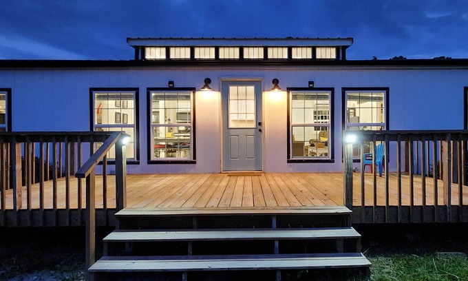 Saint Andrews Cabaña | Cozy Mountain Views Cottage with a Farm Stay