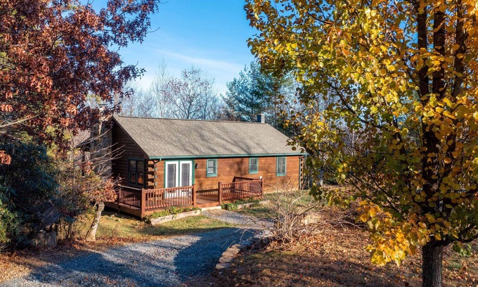 Burnsville Cabina | Cozy Mtn Cabin, Gas Logs, Fire-Pit, Great Wifi, Close to Town, Private.