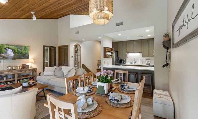 Sapphire Villa | Cozy Mtn Retreat minutes from Sapphire Valley Resort. Renovated. Pet Friendly!