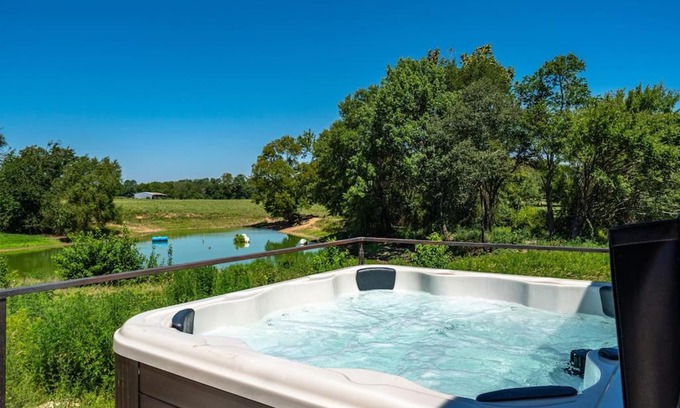 Hot Springs Casa | Cozy Mtn View Cottage w/Hot Tub