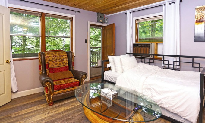 Severn Cabina | Cozy Muskoka Getaway right on the River!