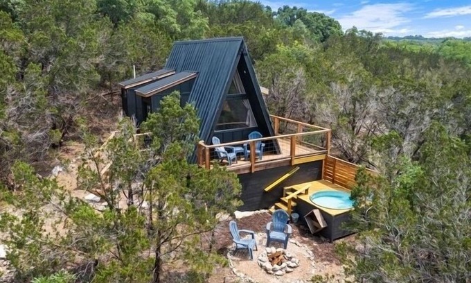 Valley Mills Cabina | Cozy nature cabin 30 minutes from Waco - pool-hot tub, views, fire pit, grill!