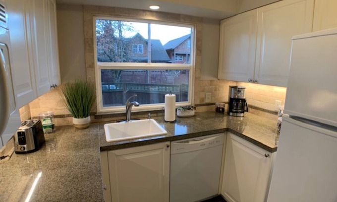 Hough Casa | Cozy Nest - Uptown 2BR, 2 Bath with Small Yard